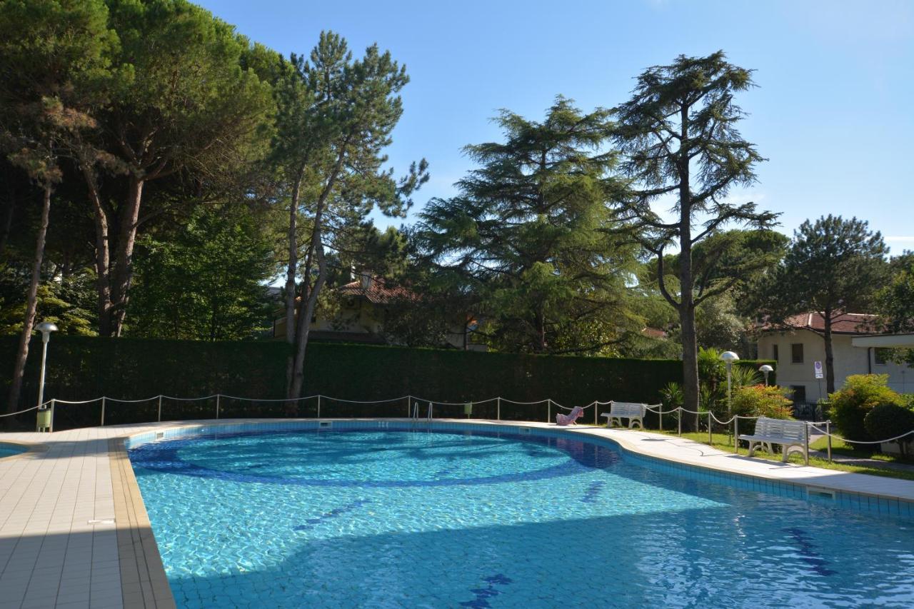 Lignano With Pool Daire Lignano Sabbiadoro Dış mekan fotoğraf