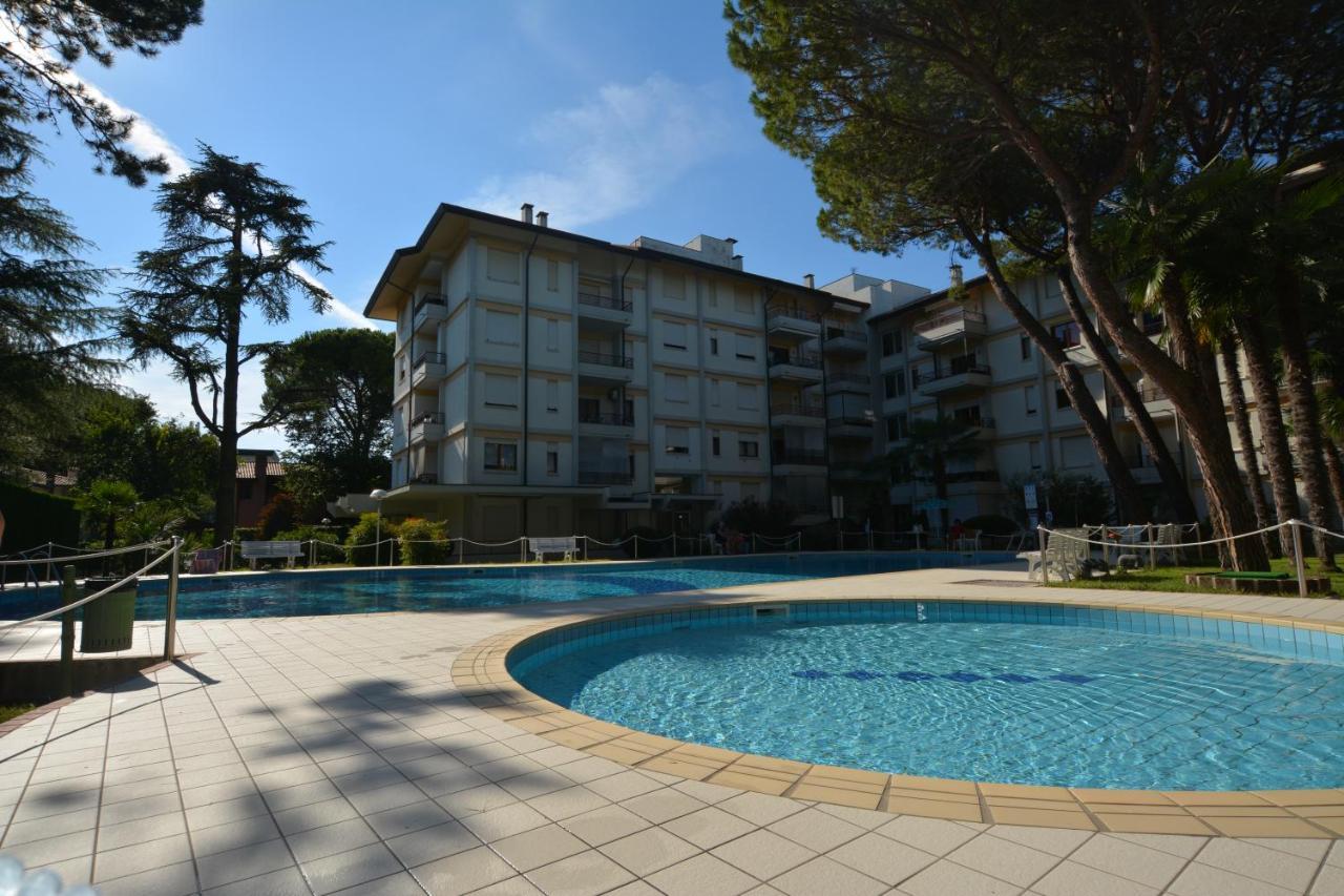 Lignano With Pool Daire Lignano Sabbiadoro Dış mekan fotoğraf