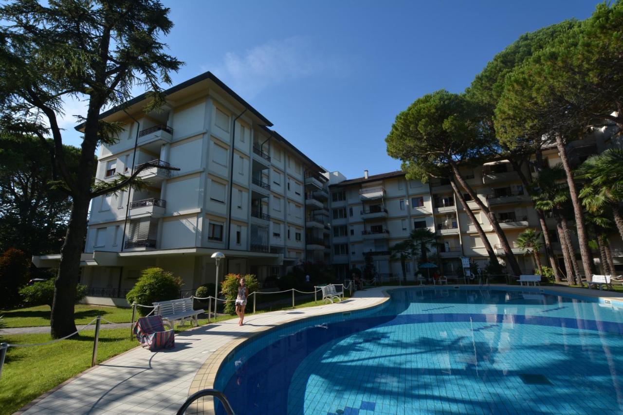 Lignano With Pool Daire Lignano Sabbiadoro Dış mekan fotoğraf