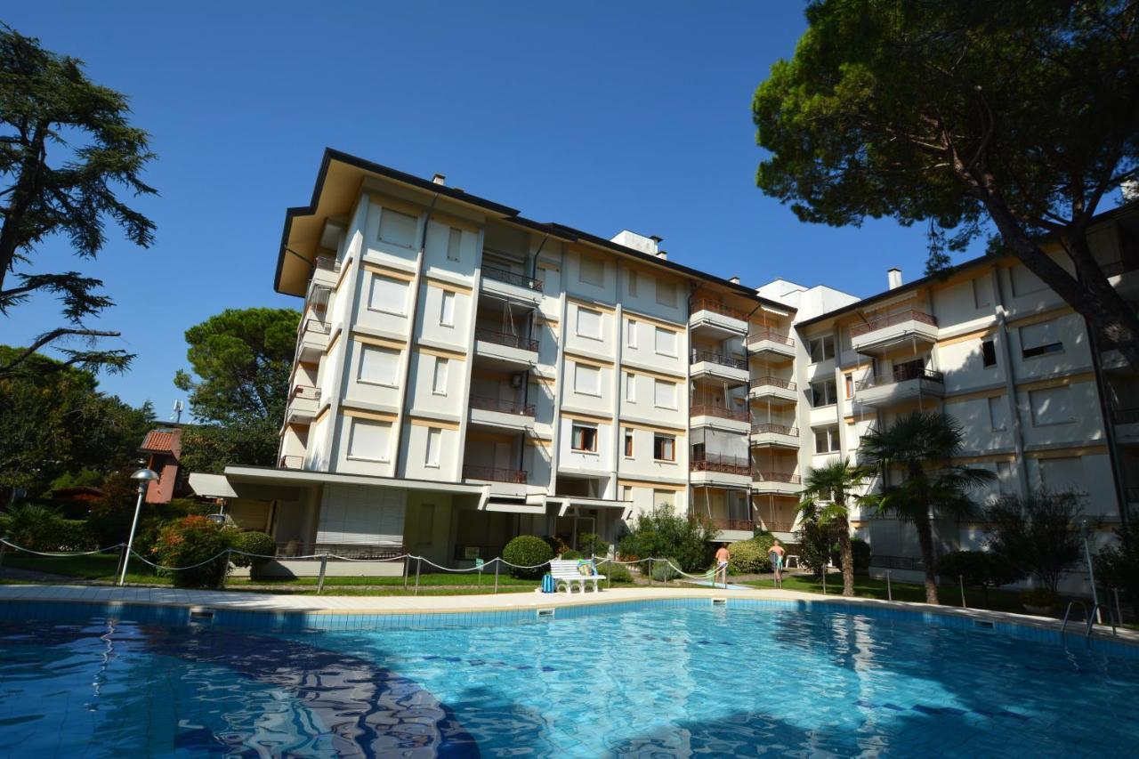 Lignano With Pool Daire Lignano Sabbiadoro Dış mekan fotoğraf