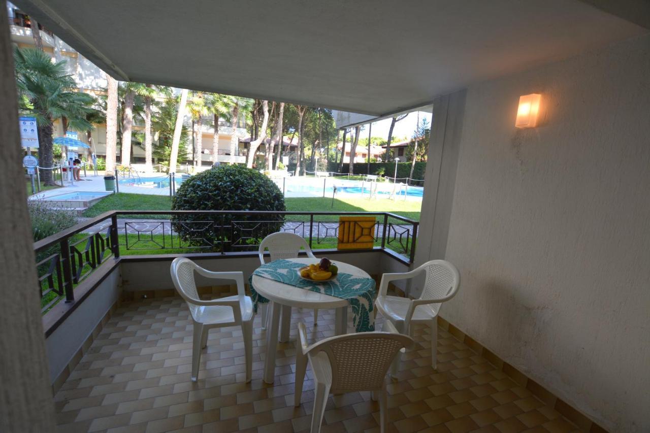 Lignano With Pool Daire Lignano Sabbiadoro Dış mekan fotoğraf