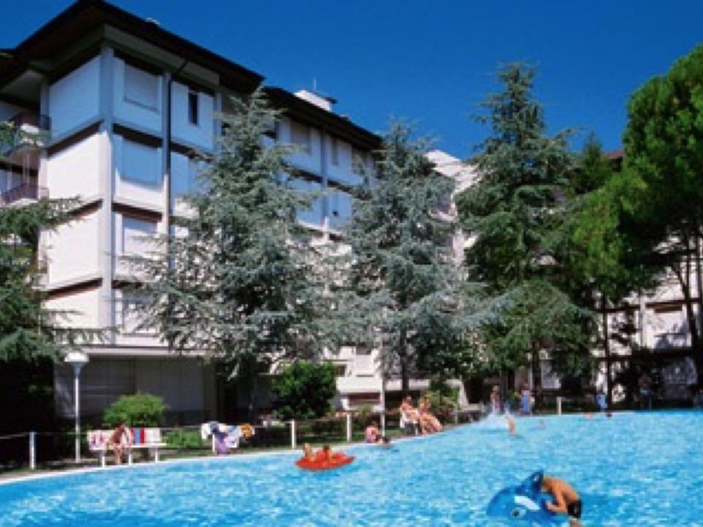 Lignano With Pool Daire Lignano Sabbiadoro Dış mekan fotoğraf