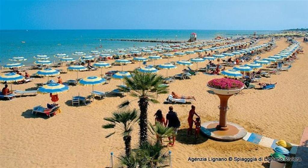Lignano With Pool Daire Lignano Sabbiadoro Dış mekan fotoğraf